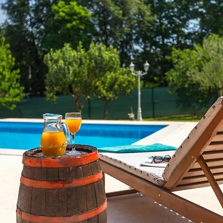Dom wakacyjny Villa Ferlini *