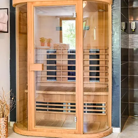 בית נופש Villa Ferlini *